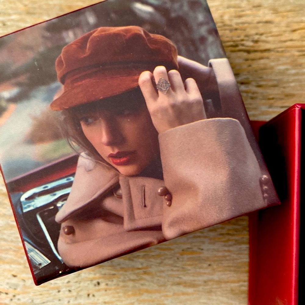 The Ring . Taylor’s ring from her Red Album . Brand new